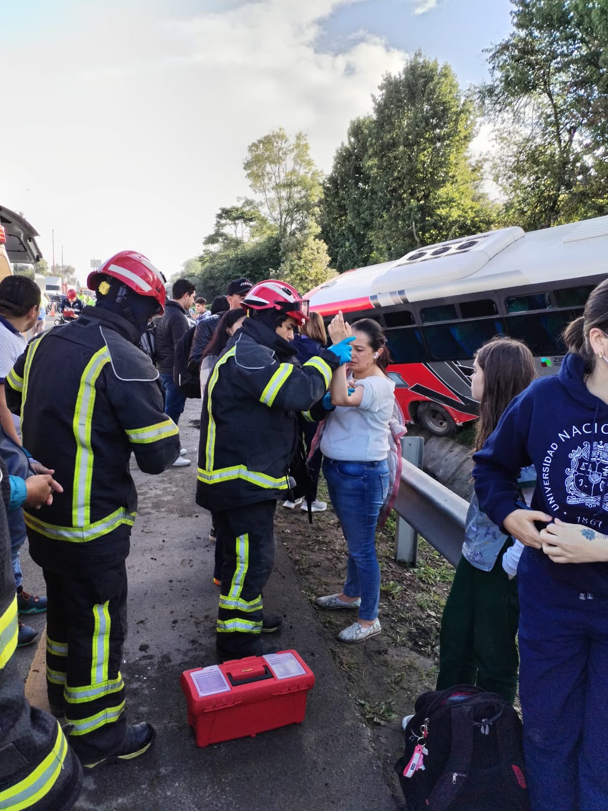 Accidente En La Vía Bogotá Chía Bus Intermunicipal Pierde El Control